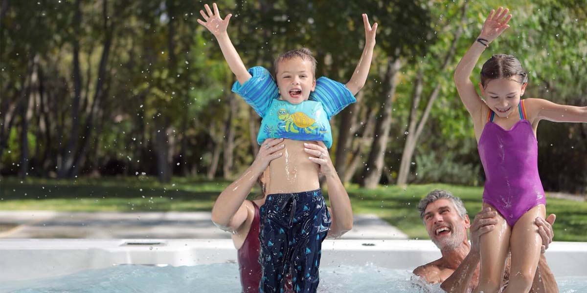 Bullfrog Spas ulkoporealtaat erottuu muista